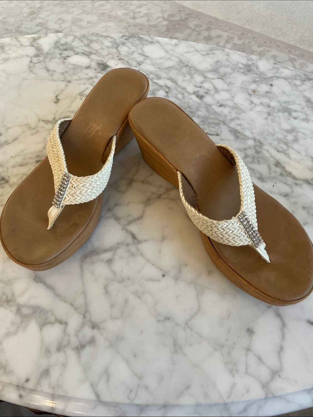 Women's Woven Italian Shoemakers Ivory Wedge Flip-Flop Sandals size 8